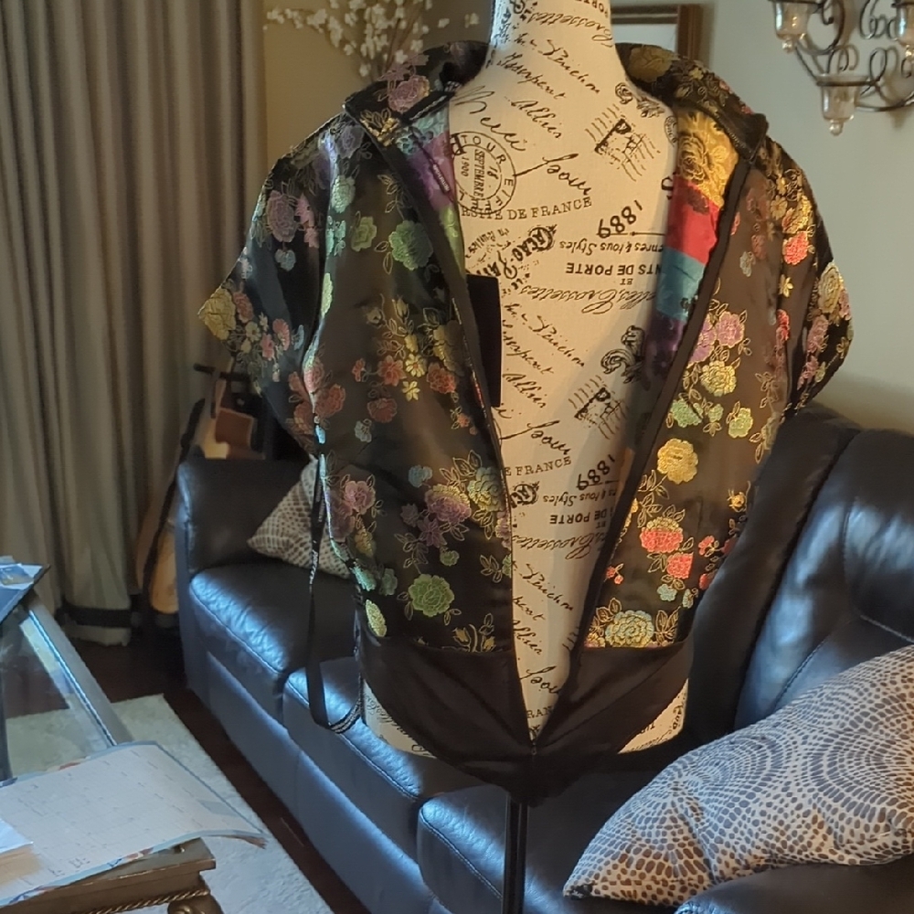 Size 10 Pretty Little Thing Floral Satin Top with Short Sleeves - Picture 7 of 16